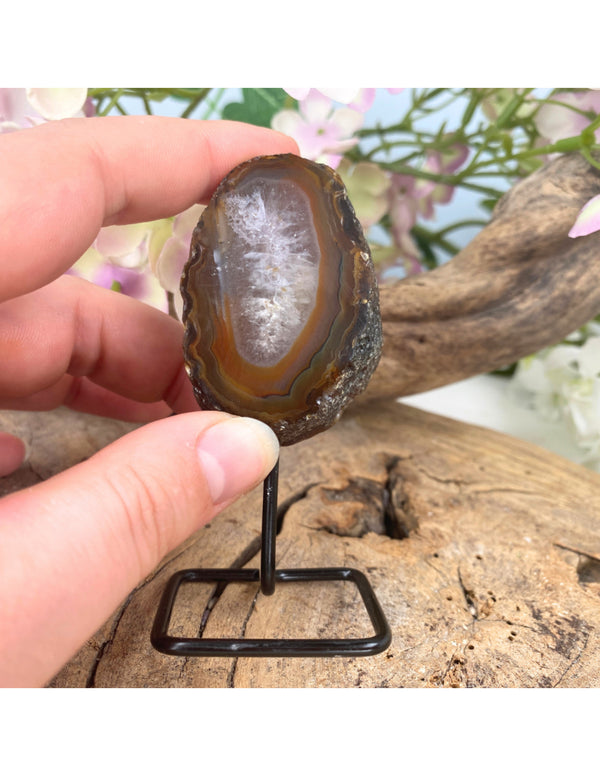 Agaat op voet mini nr 16 uit Brazilië kleurrijk en uniek
