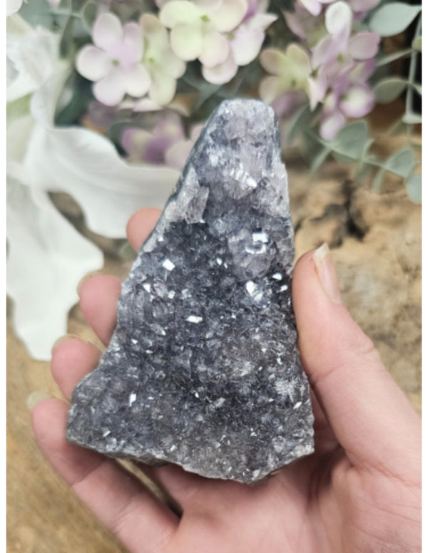 Amethist brokje uit Brazilië uniek en tussen 165 en 225 gram