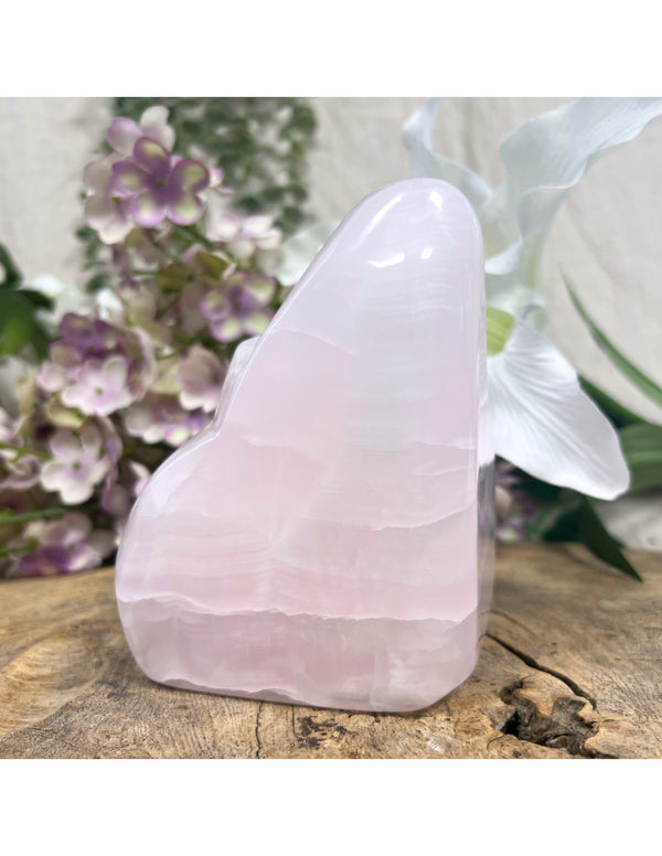 Manganocalciet Sculptuur Half-Edelsteen Afghanistan Handgeslepen Uniek Stuk