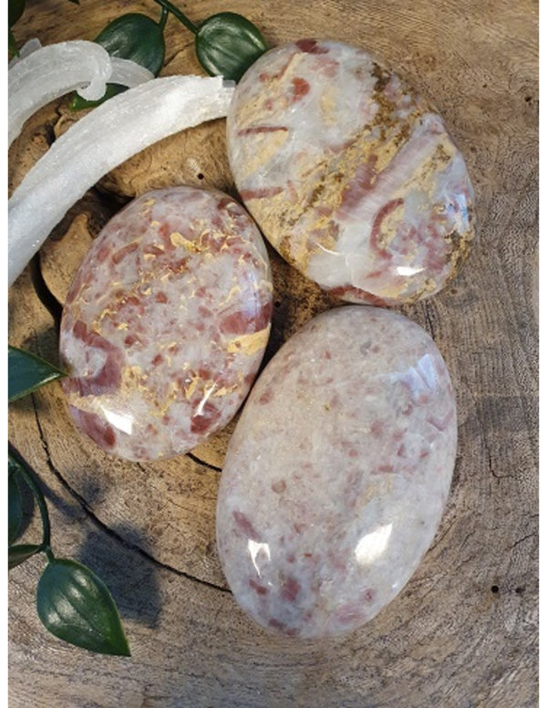 Handsteen Calciet Strawberry (60 - 80 mm)