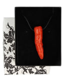 Chili Koraal hanger aan waskoord (imitatie)