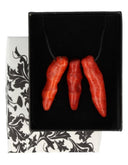 Chili Koraal trio-hanger aan waskoord (imitatie)