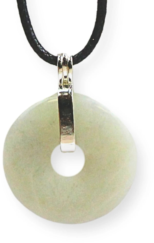 Chinese Jade donuthanger 30 mm aan koord