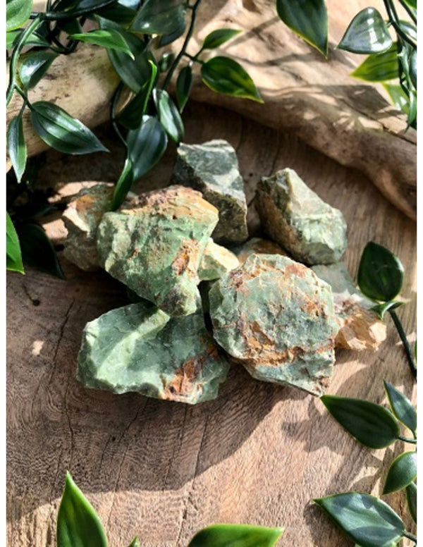 Chrysopraas edelsteen ruwe brokjes 250 gram uit Madagaskar 8-10 stuks