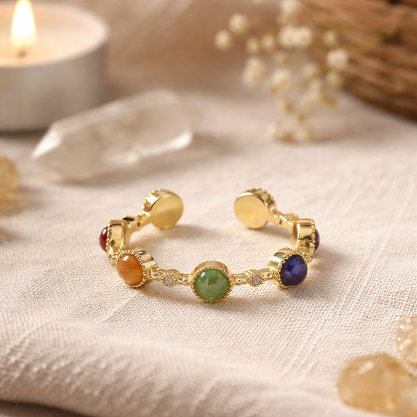 Open Verstelbare Ring Met 7 Chakra-Steentjes Goudkleurig ±2 cm