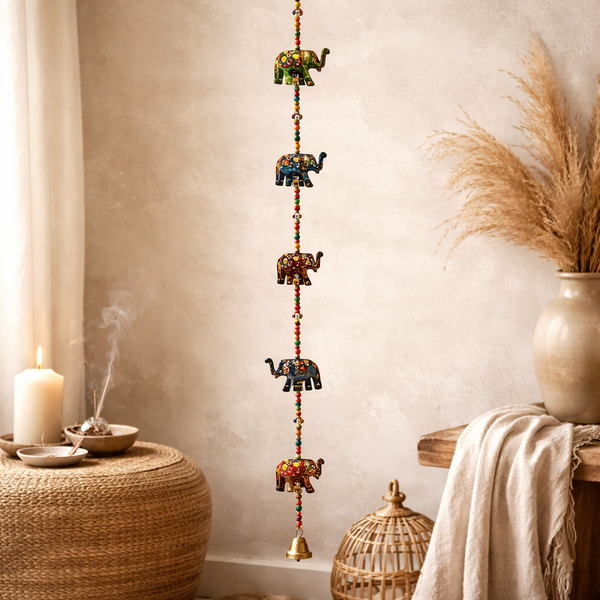 Slinger Met Houten Olifantjes En Belletjes