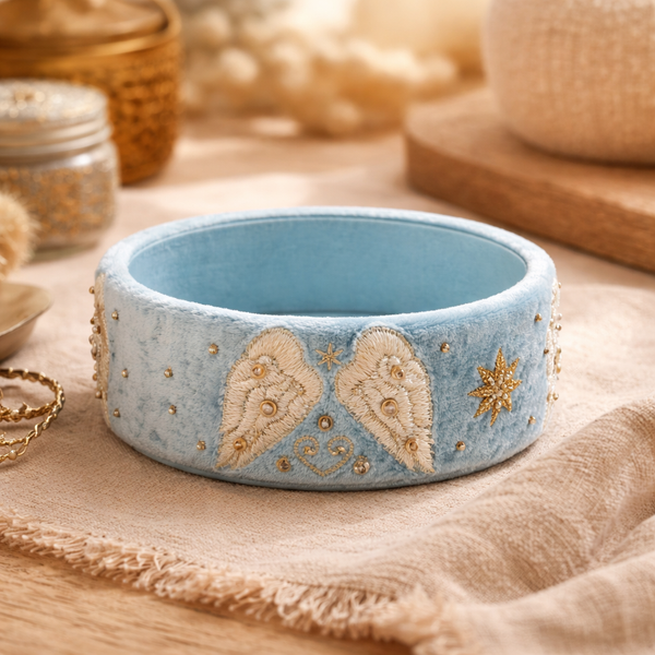 Sieradenbakje Fluweel Blauw Met Engelenvleugels 11,5 X 4,5 Cm
