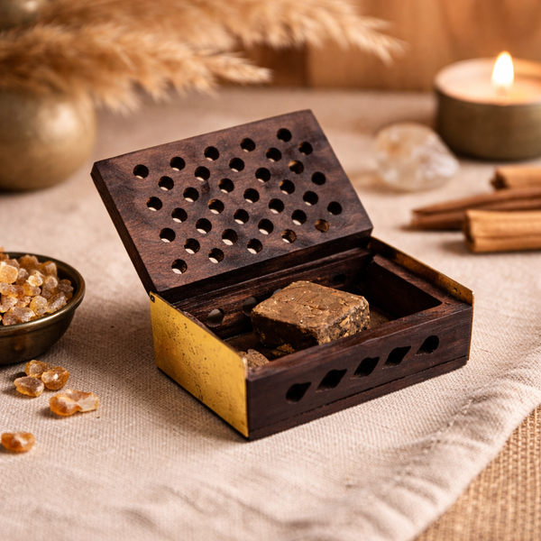 Wierookhars Nag Champa Amber in Houten Doosje