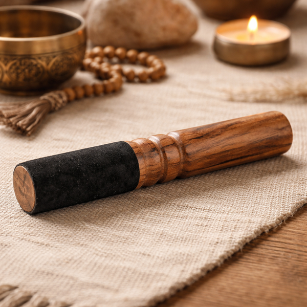 Klankschaal Stick Hout Zwarte Suède Afwerking 100g