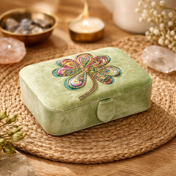 Sieraden- En Tarotdoos Fluweel Groen Met Klavertje Vier 11x15,5x5 Cm