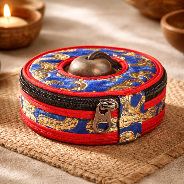 Hoesje Voor Tingsha's Brokaat Blauw Rood Zwart Groot Formaat 7½-8 cm