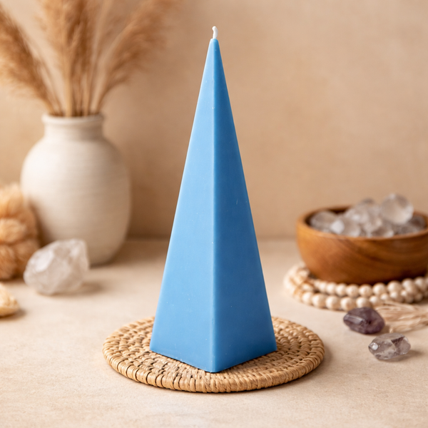 Piramide Kaars Geurloos Lichtblauw 21x6cm
