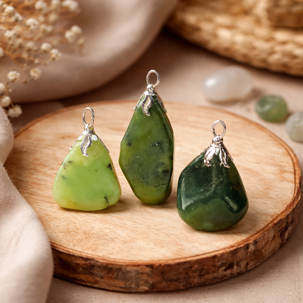 Edelsteenhanger Jade Met Metalen Oogje ±1.5-3cm
