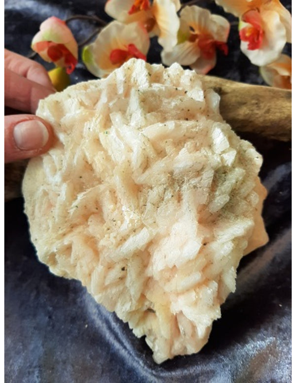 Roze Dolomiet ruw uit Marokko 750-1000 gram variabele vorm en kleur