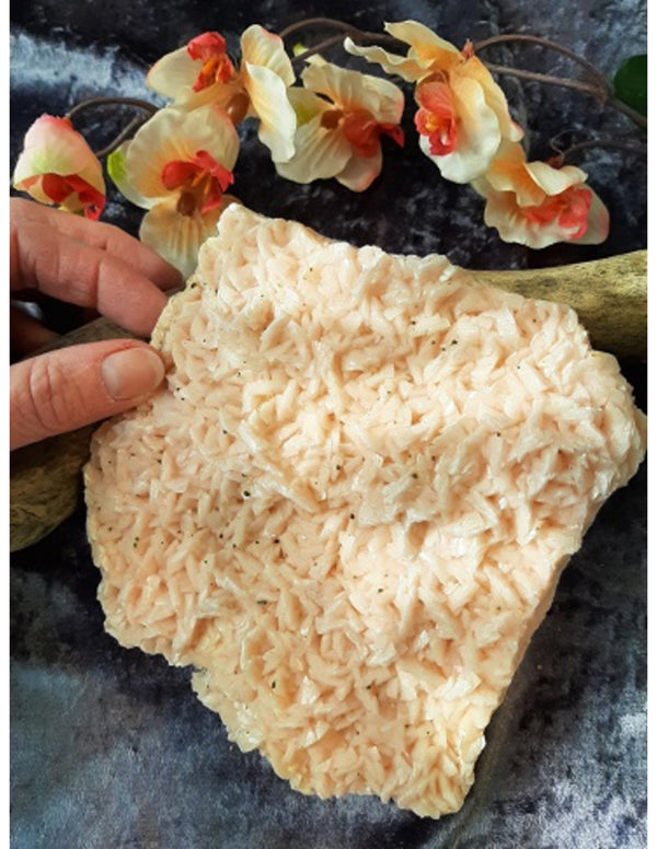 Roze Dolomiet ruw uit Marokko 750-1000 gram variabele vorm en kleur