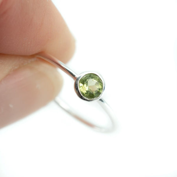 Geboortesteen Ring Peridoot Augustus - 925 Zilver - Zilverkleurig (Maat 17)