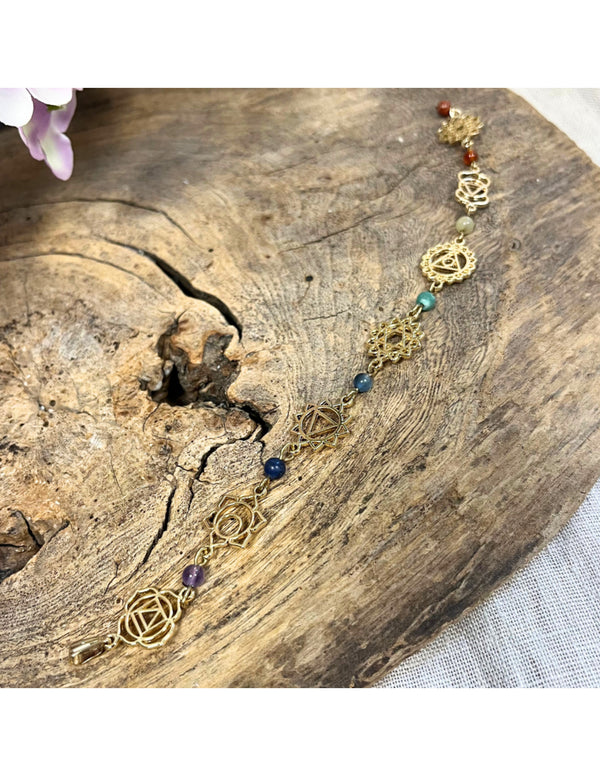 Goudkleurige chakra hanger met edelsteen accenten
