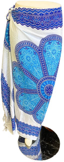 Om Namaste Sarong - 657 - Blauwe bloem op wit