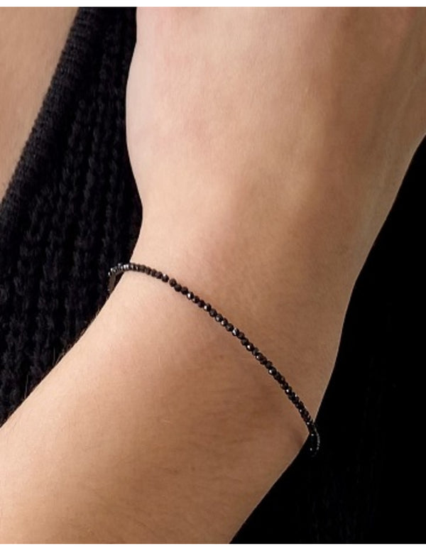 Zwarte Spinel Subtiel Collier Zilveren Slotje 44 cm Lengte