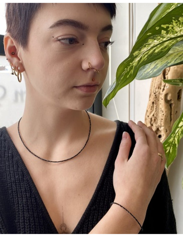 Zwarte Spinel Subtiel Collier Zilveren Slotje 44 cm Lengte