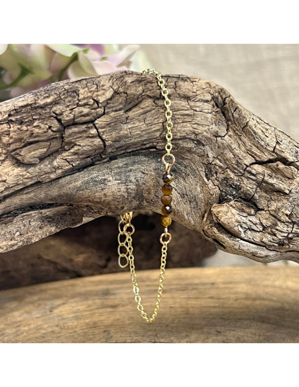 Goudkleurige armband met tijgeroog steentjes verstelbaar design