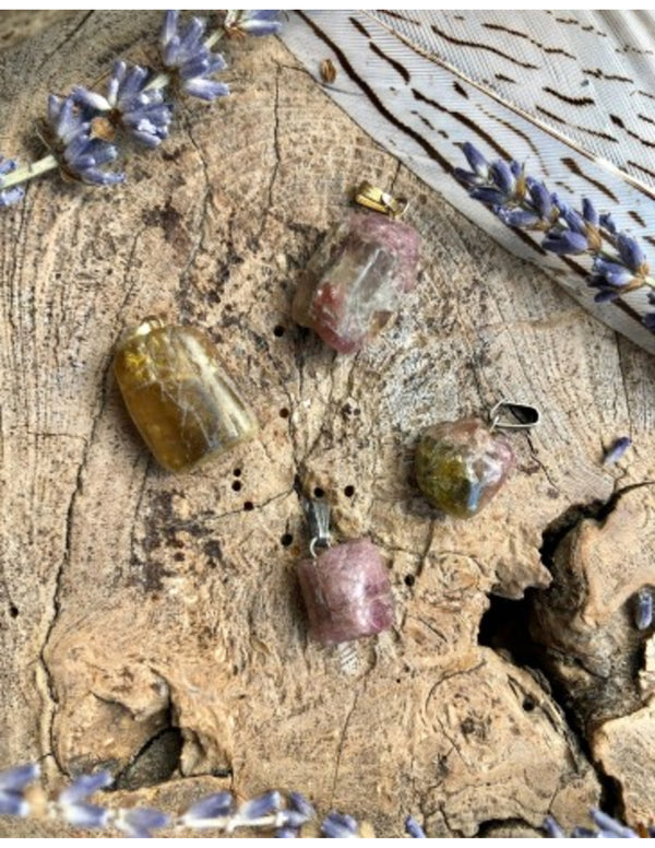 Roze Toermalijn Edelsteenhanger met Zilverkleurig Kapje Oogje