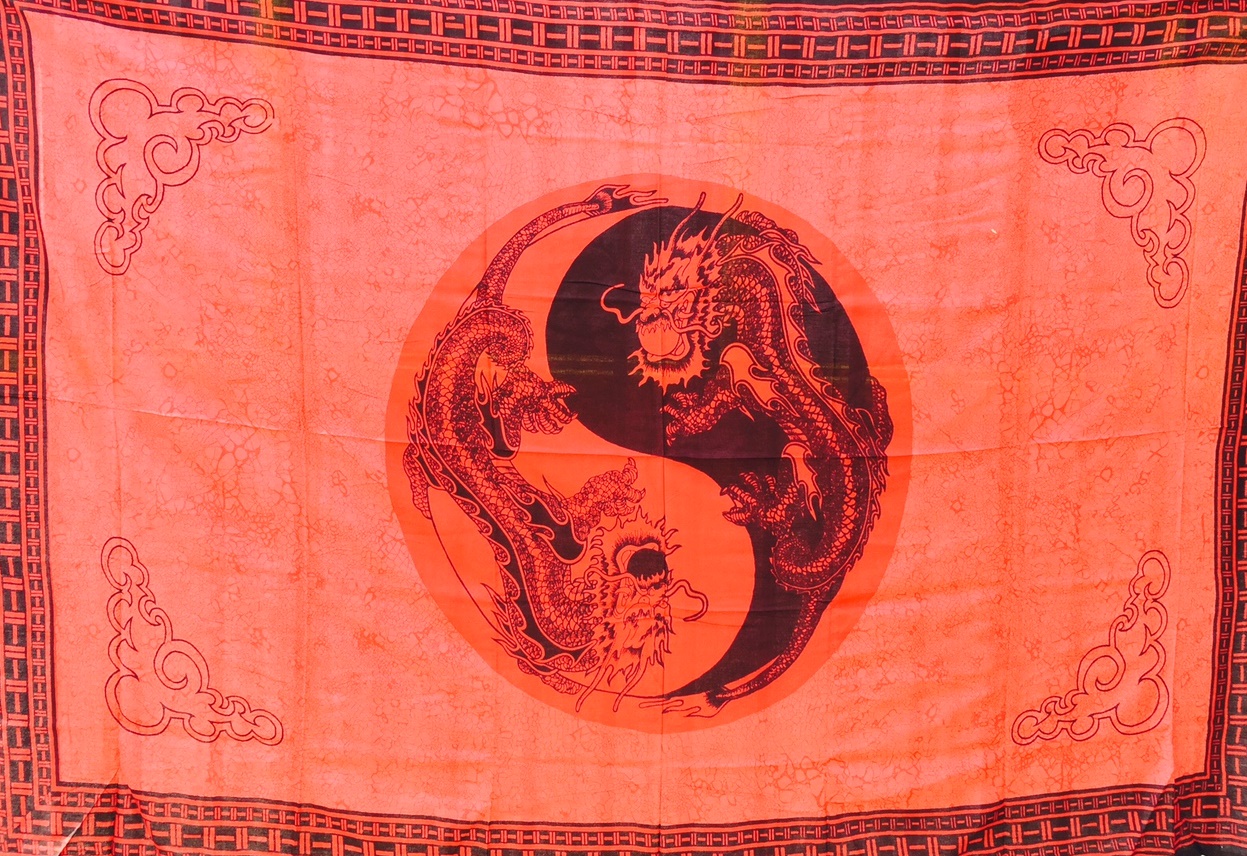 Dragon Ying Yang Rood Wandkleed