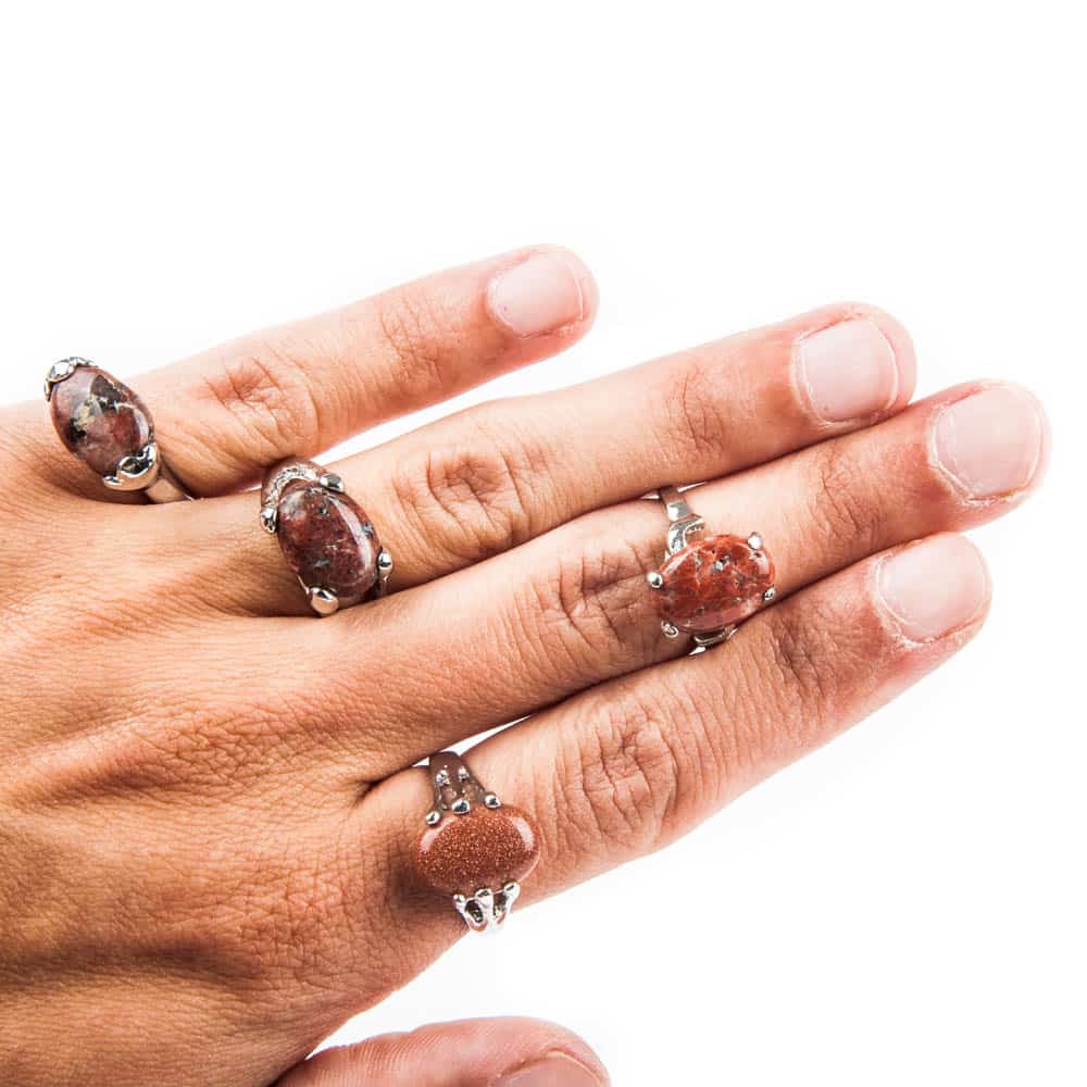 ringen rode edelstenen