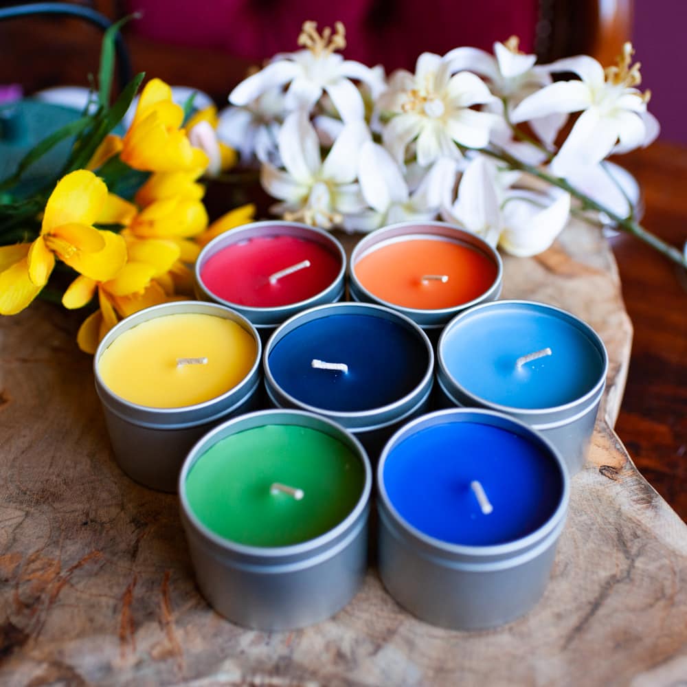 zeven chakra kaarsen in alle kleuren