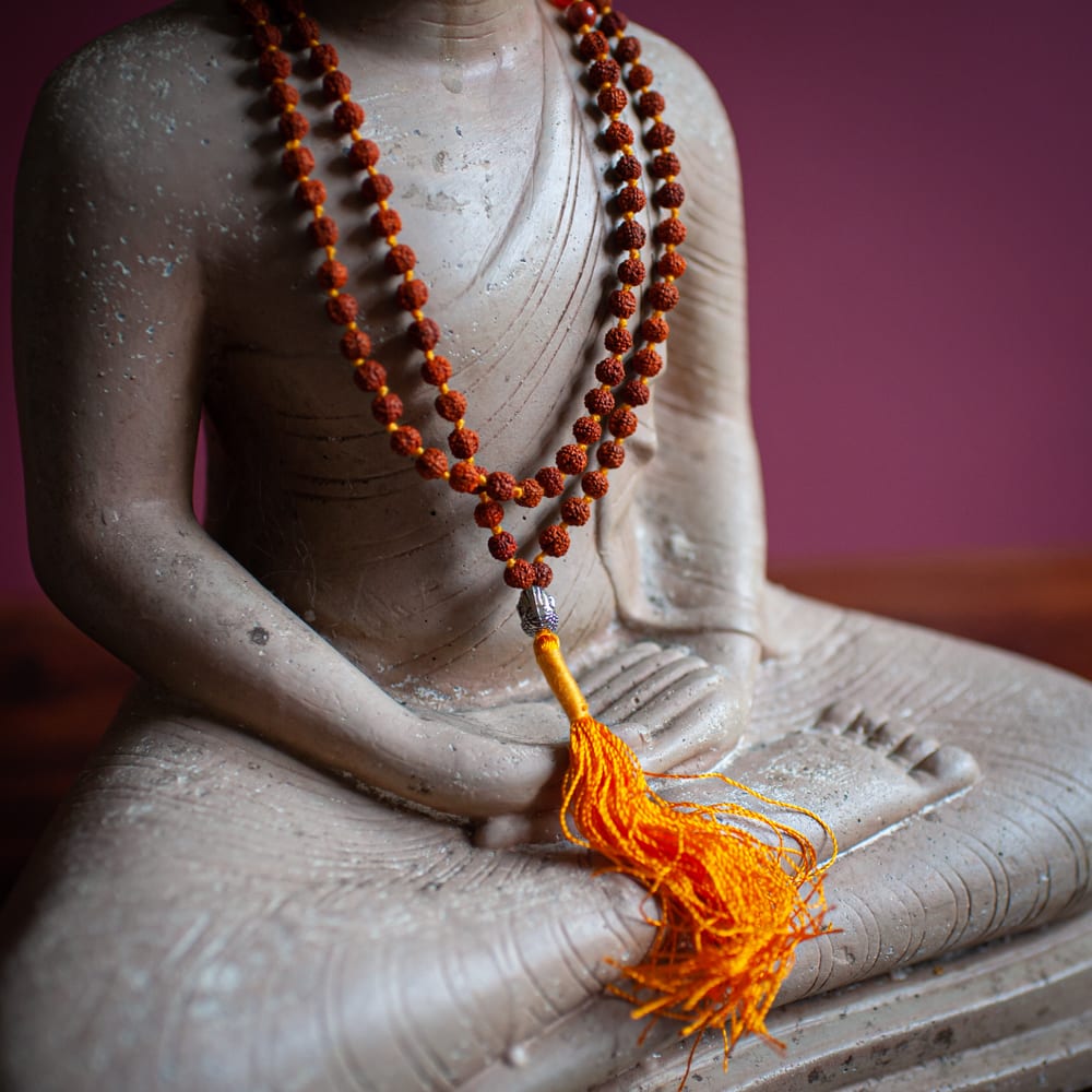 Mala Rudraksha 108 Kralen Met Rode Kwast om boeddha