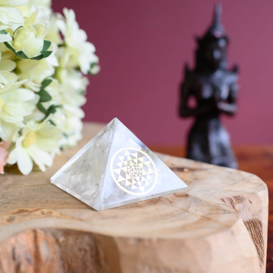 piramide seleniet met sri yantra
