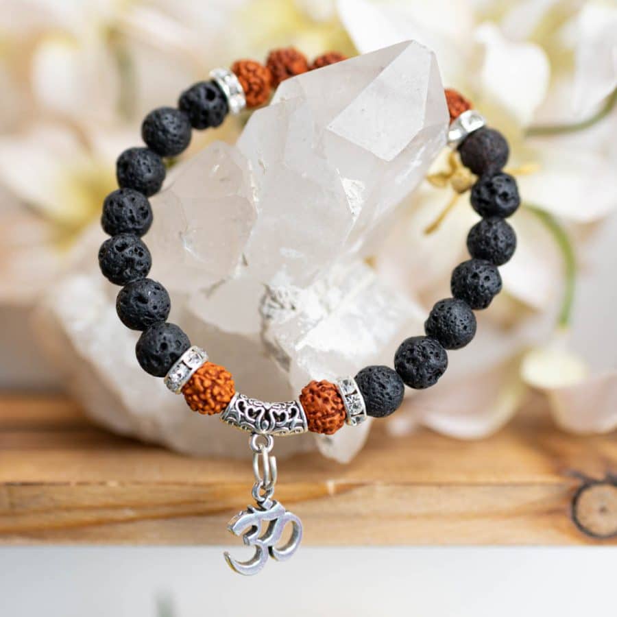 rudraksha armband met lavasteen en ohm