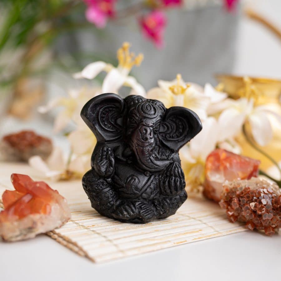 ganesha beeld zwarte afwerking