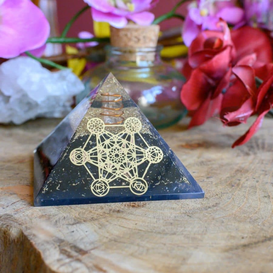 Orgonite Pyramide Zwarte Toermalijn Metatron 
