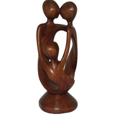 Houten Beeld Familie 3 Personen Gedraaid (ca. 27 x 8 x 8 cm)