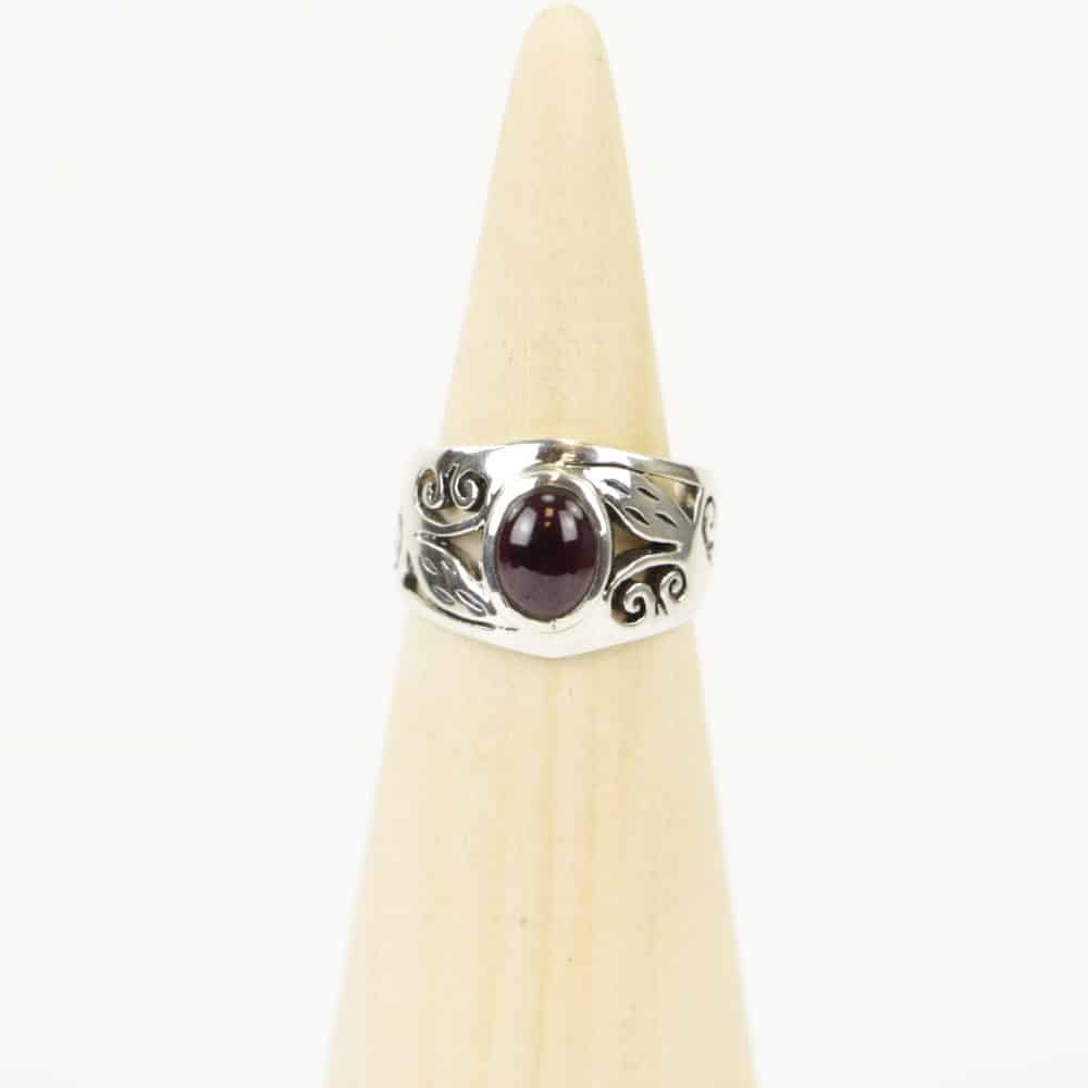 Zilveren Ring met Granaatsteen, Handgemaakt in Thailand